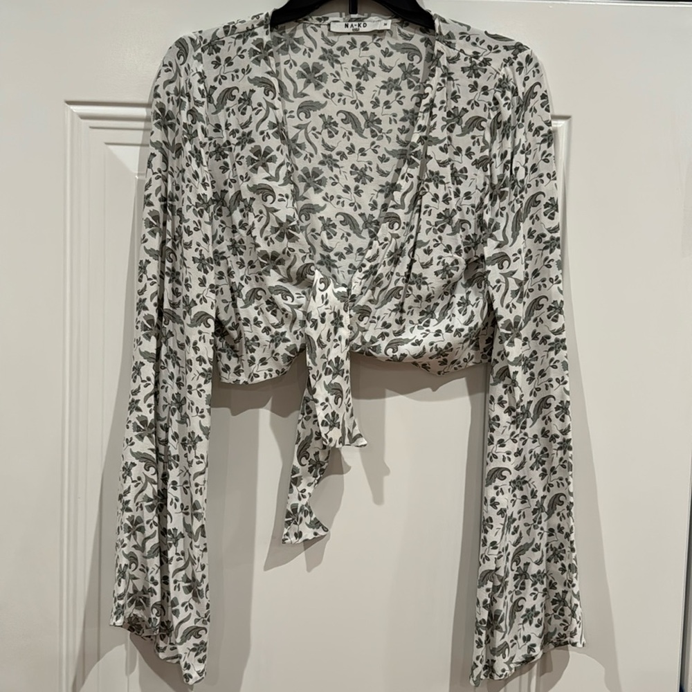 NAKD tie front floral crop top
